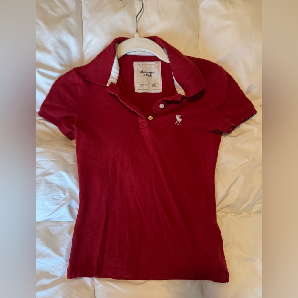 ABERCROMBIE & FITCH Women's Polo in Rich Red